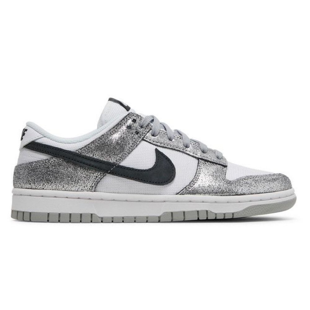 Women’s Dunk Low ‘Golden Gals’ sneakers